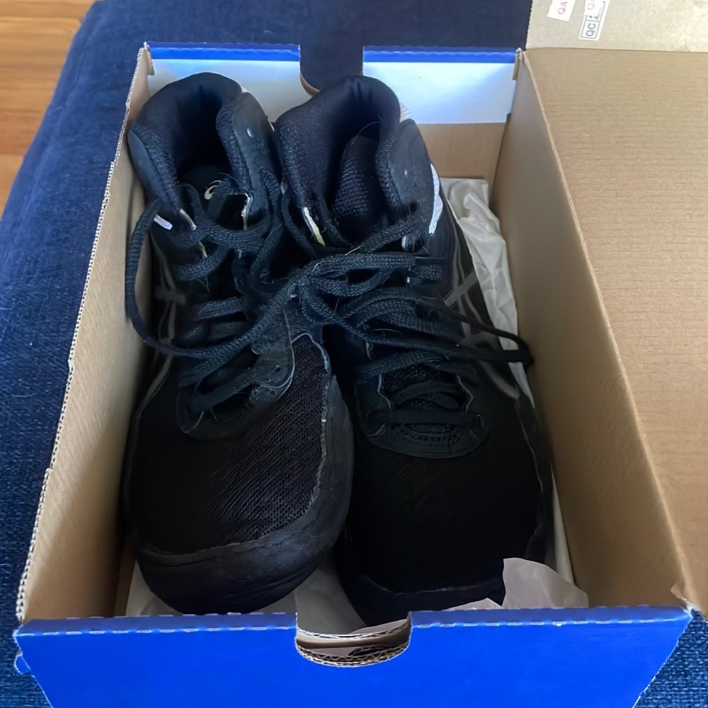 ASICS matflex 6 gs size 5.5 kid’s wrestling shoes